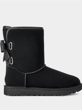 UGG/Classic Women's Short Bailey Boot/Black Leather Bow/NWT! NIB! US Size 7!